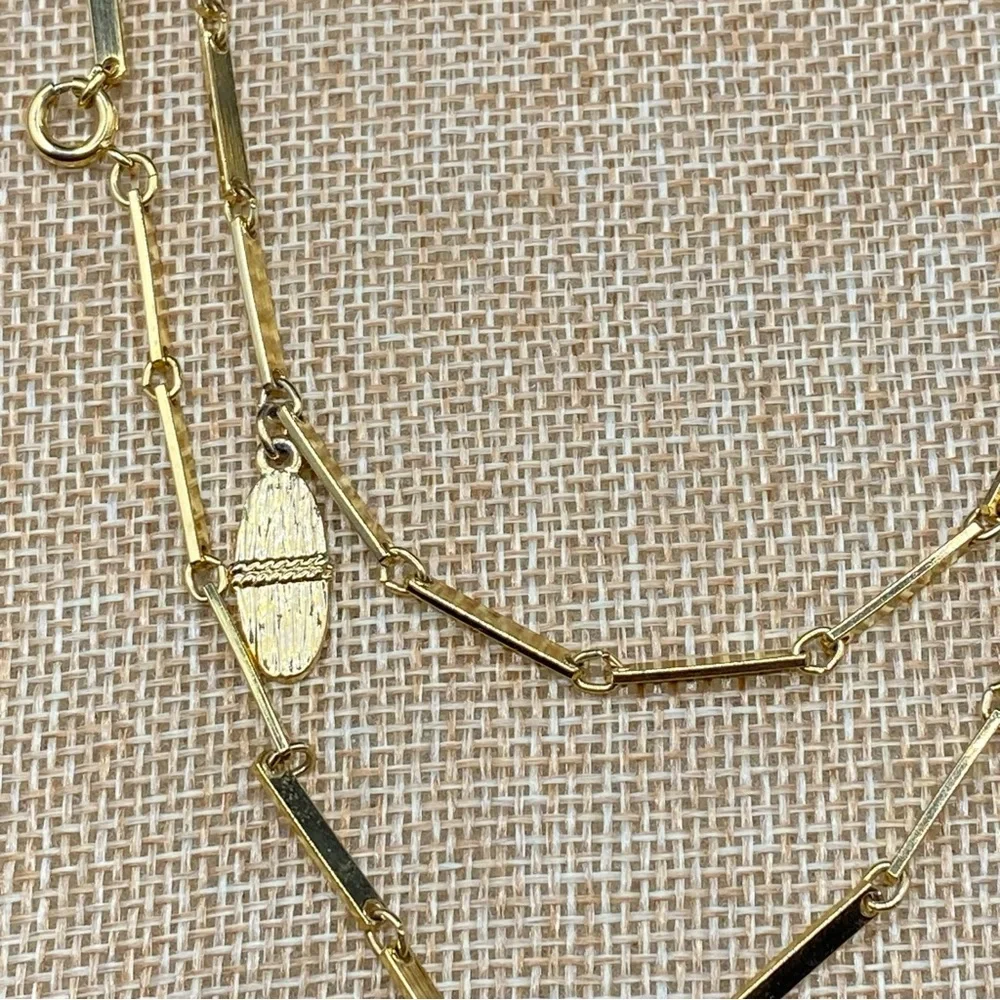 Vintage Retro Gold Tone Chain With Dangles 36